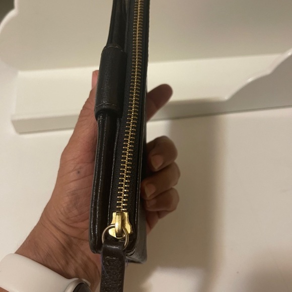 FOSSIL ELLA BLACK LEATHER
BIFOLD ZIPPER POCKET - Picture 8 of 16